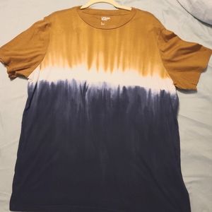 Size XL multi color t-shirt, Urban Pipeline brand. Very fashionable.